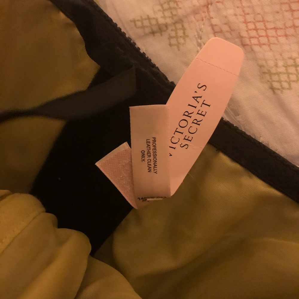 NWT $300 Victoria’s Secret 100% leather bustier - Picture 4 of 5